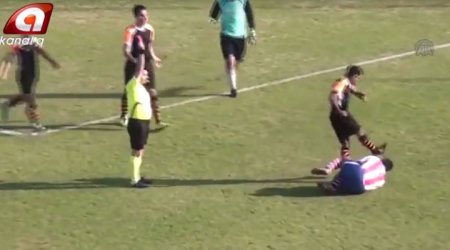 Футболист плюнул на соперника