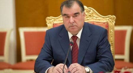 Tacikistan prezidenti özünü “millətin lideri” təyin etdi