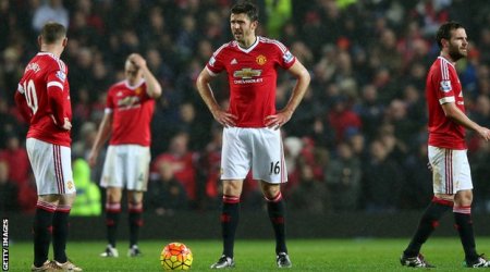 Man Utd players trying their best for Louis van Gaal, says Carrick