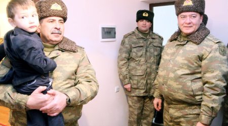 Министр на открытии новых домов для военных