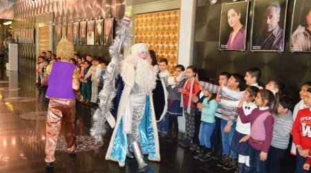 “Mauqlinin Yeni ili” azyaşlı tamaşaçıları sevindirməkdə davam edir - Fotolar