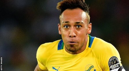 Pierre-Emerick Aubameyang beats Yaya Toure to Caf award