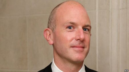 Lorin Stein: Nəsr yazmaq tvit, status yazmağın tam əksidir