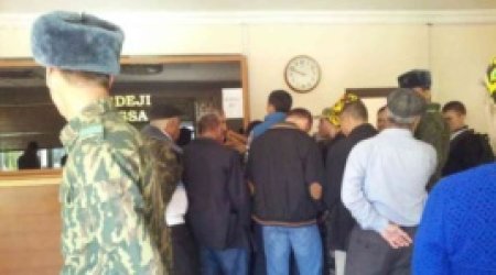 1 dollar 4 manat oldu, valyuta satışı dayandırıldı - Bu ölkədə