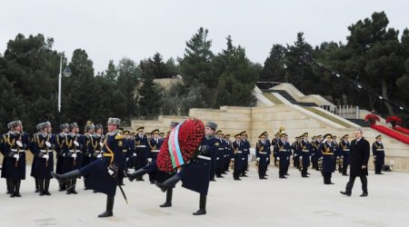 Prezident Şəhidlər xiyabanını ziyarət edib