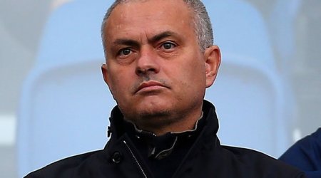 Man United hold talks with Jose Mourinho