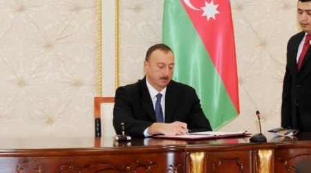 İlham Əliyev nekroloq imzaladı
