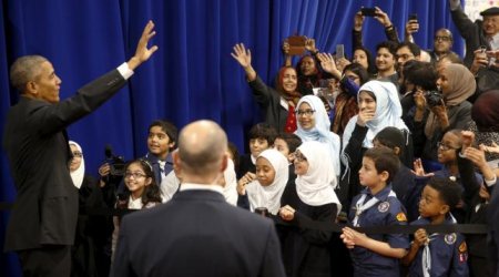 Obama visits a mosque to send pointed message to non-Muslims