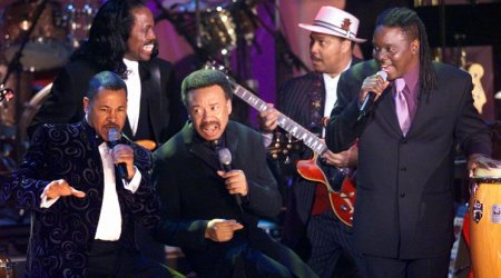 Məşhur musiqi qrupunun rəhbəri vəfat etdi