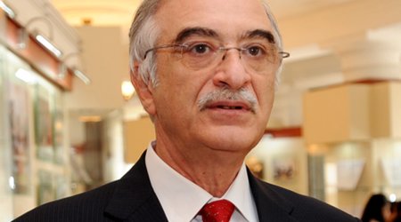 Polad Bülbüloğlu mükafatlandırıldı