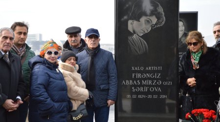 Gənc Tamaşaçılar Teatrının kollektivi Firəngiz Şərifovanı yad edib - Fotolar