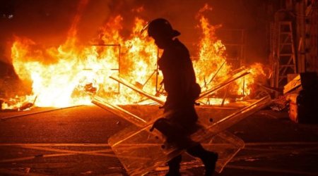 Hong Kong clashes as police clear food stalls