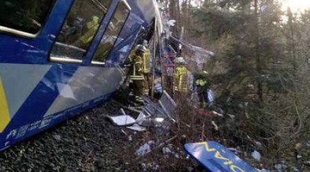 Кадры с места столкновения поездов