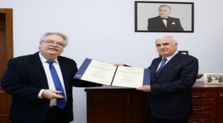 İsmət Abasova Macarıstanın Kapoşvar Universitetinin fəxri doktoru diplomu təqdim olunub