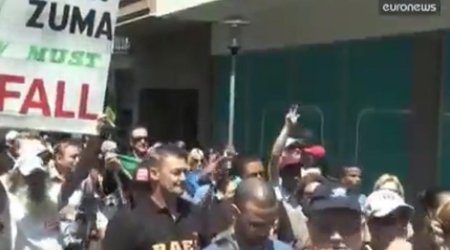 Оппозиция требует отставки президента