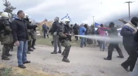 Полиция против мигрантов