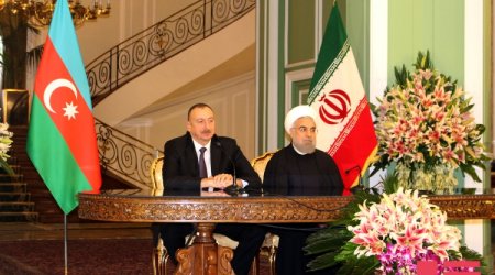 İran prezidenti: “Regional problemlərin siyasi yolla həllinə inanırıq”