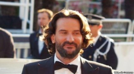 F.Beigbeder Tiflisə bilet alıb