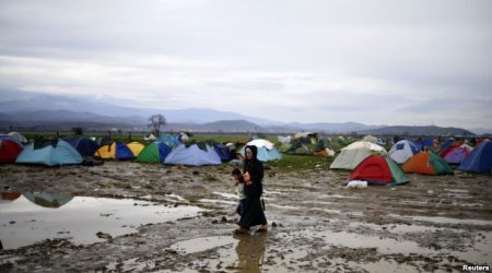 Balkan ölkələri miqrant yolunu bağlayır