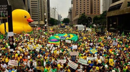 Braziliyalılar prezidentin istefasını tələb edir