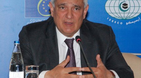 Kamal Abdulla “Qızıl Delviq” mükafatına layiq görüldü