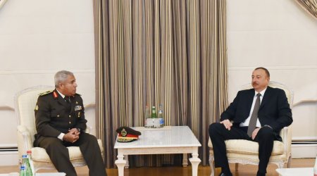 İlham Əliyev Misir Müdafiə Nazirliyi Sərhəd Qoşunlarının Komandanını qəbul etdi