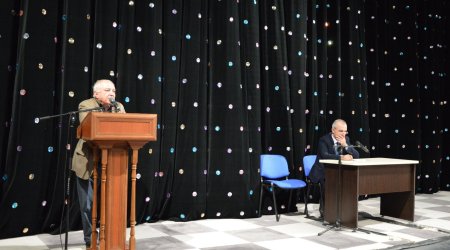 Gənc Tamaşaçılar Teatrında ölkədəki son hadisələr müzakirə edildi - FOTOLAR