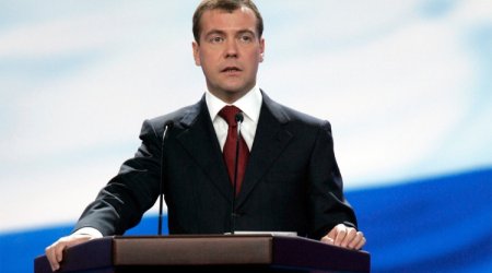 Medvedev: “Münaqişə danışıqlar və kompromislər yolu ilə həll edilməlidir”
