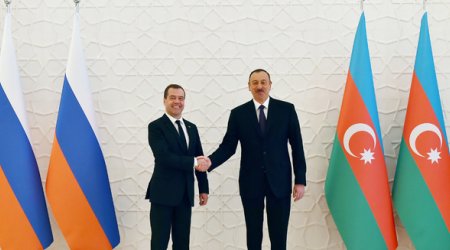 Ilham Aliyev, Russian PM hold a one-on-one meeting