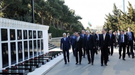 Medvedev Şəhidlər xiyabanını ziyarət etdi - Fotolar