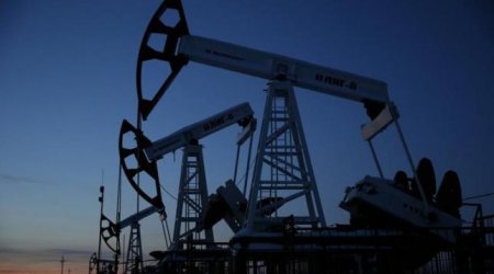 Oil rises on signs of tightening market, but economic worries weigh