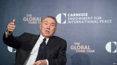 Nazarbaev Tehrana gedir