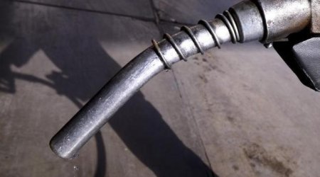 Oil prices tumble after Saudi-Iran tensions sink output deal