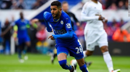 Leicester closes in on title with 4-0 win