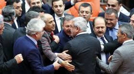 Массовая драка в парламенте Турции