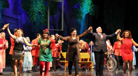 Musiqili Teatrda “Amerikalı kürəkən”in premyerası oldu - FOTOLAR