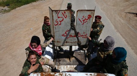 Yazidi women fight IS