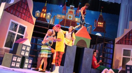 Gənc Tamaşaçılar Teatrında xeyriyyə aksiyası - FOTOLAR