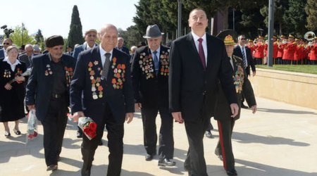 İlham Əliyev Qələbə bayramı münasibətilə keçirilən mərasimdə iştirak edib