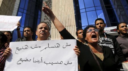 120-dən artıq yazıçı Misir prezidentinə məktub yazıb