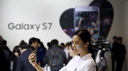 To halt smartphone slide, Samsung rewrites playbook