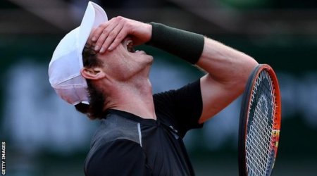 Andy Murray is fighting back at French Open against Radek Stepanek