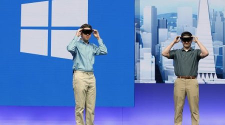 With HoloLens, Microsoft aims to avoid Google's mistakes