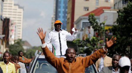 Демонстранты столкнулись с полицией - ВИДЕО