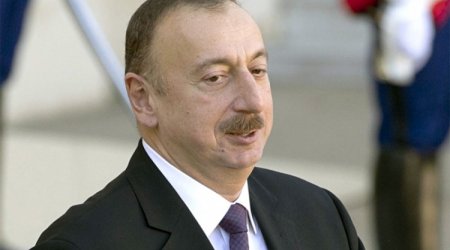 İlham Əliyev DSX Sahil Mühafizəsinin yeni gəmisi ilə tanış oldu