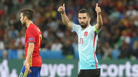 Azarkeşlər Arda Turanı fitə basdılar