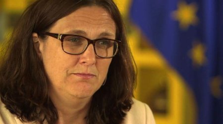 EU Trade Commissioner: No trade talks until full Brexit