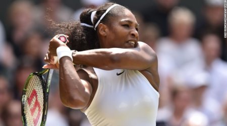 Serena strolls through Wimbledon