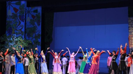 Musiqili Teatrda premyeraların paradı - FOTOLAR