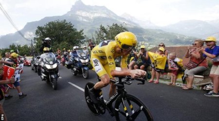 Chris Froome wins stage 18 to extend overall lead